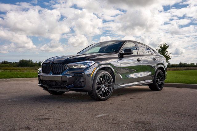Used 2022 BMW X6 M50i w/ Premium Enhanced Package AWD/4WD image 3