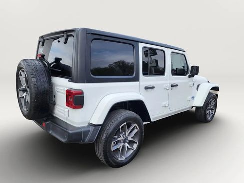 Used 2024 Jeep Wrangler Unlimited w/ Convenience Group AWD/4WD image 7