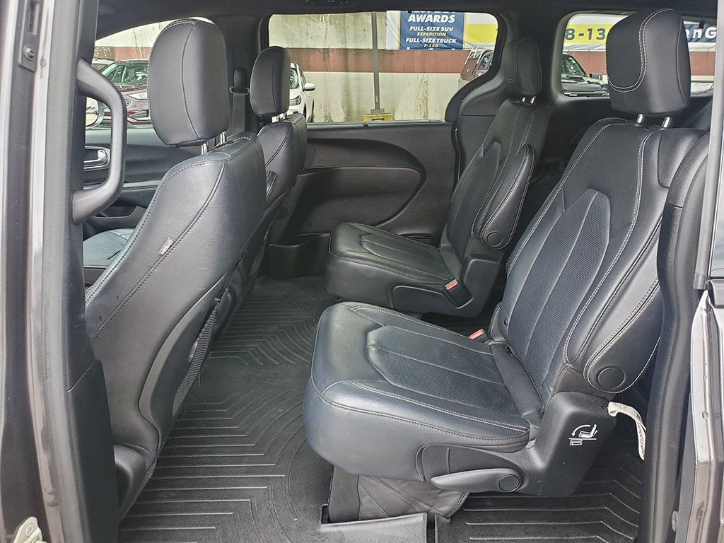 Used 2019 Chrysler Pacifica Touring-L w/ Premium Audio Group FWD image 7