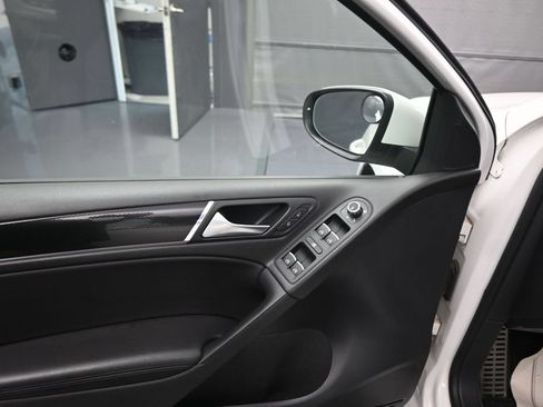 Used 2013 Volkswagen Golf 4-Door FWD image 41