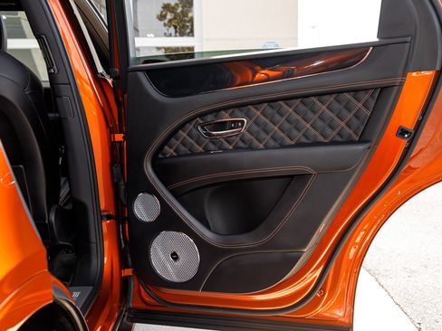 Used 2021 Bentley Bentayga image 39