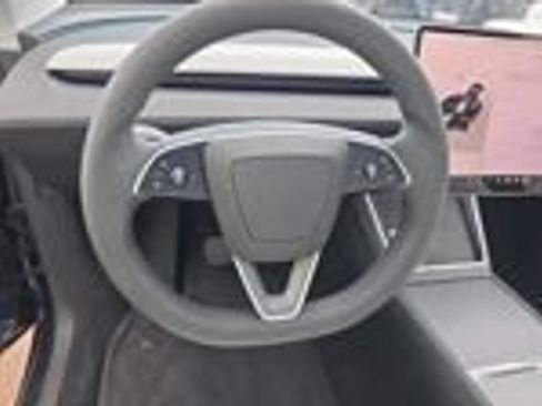 Used 2026 Tesla Model Y Long Range AWD/4WD image 9