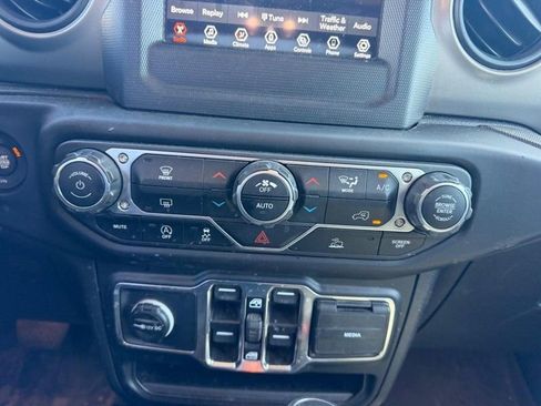 Used 2021 Jeep Gladiator Sport AWD/4WD image 13