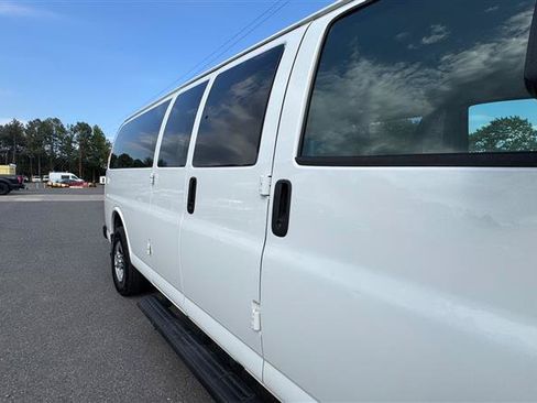 Used 2017 Chevrolet Express 3500 LS RWD image 22