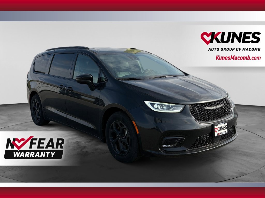 Used 2024 Chrysler Pacifica Premium FWD image 1