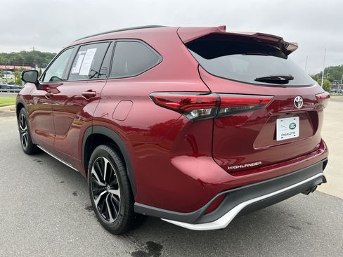 Used 2022 Toyota Highlander XSE FWD image 7