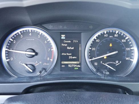 Used 2018 Toyota Highlander XLE AWD/4WD image 32