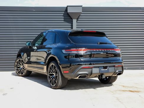 Certified 2025 Porsche Macan image 3