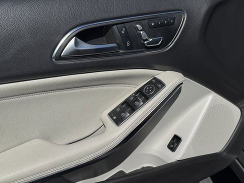 Used 2019 Mercedes-Benz GLA 250 image 18