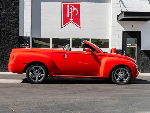 Used 2005 Chevrolet SSR w/ Preferred Equipment Group RWD image 40