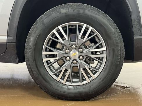 Used 2024 Chevrolet Traverse LT image 11