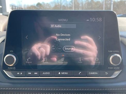 Used 2023 Nissan Rogue SV w/ SV Premium B Package image 11