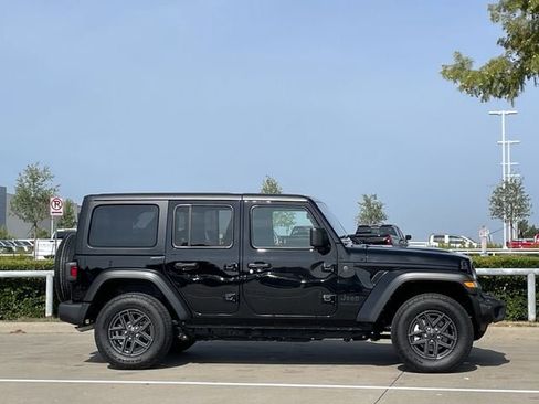 Used 2025 Jeep Wrangler Unlimited Sport AWD/4WD image 3