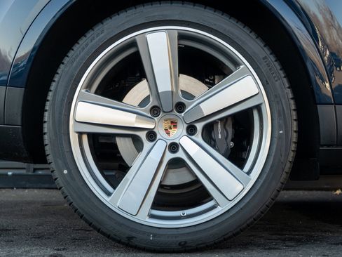 New 2026 Porsche Cayenne image 14