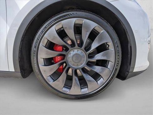 Used 2022 Tesla Model Y Performance image 23