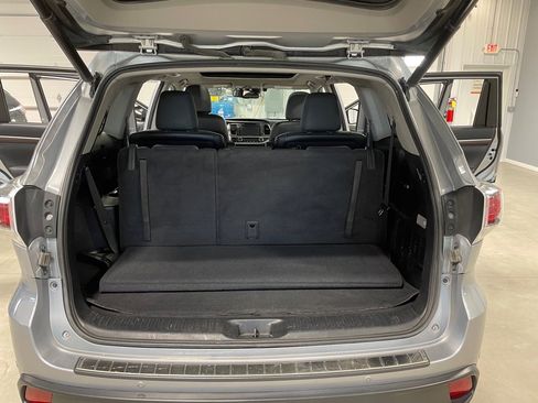 Used 2016 Toyota Highlander Limited Platinum image 18
