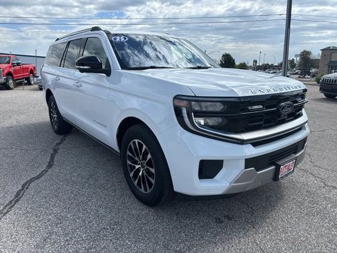 Used 2025 Ford Expedition Max Platinum AWD/4WD image 3