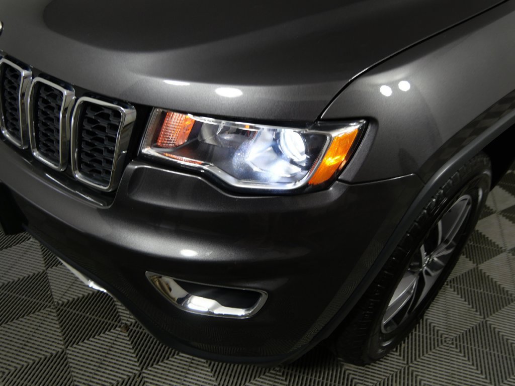 Used 2018 Jeep Grand Cherokee Limited AWD/4WD image 10