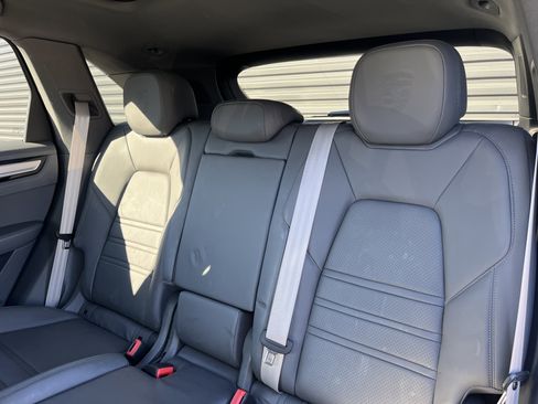 Certified 2023 Porsche Cayenne Platinum Edition image 14