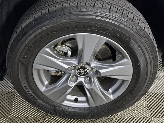 Used 2025 Toyota RAV4 LE AWD/4WD image 34