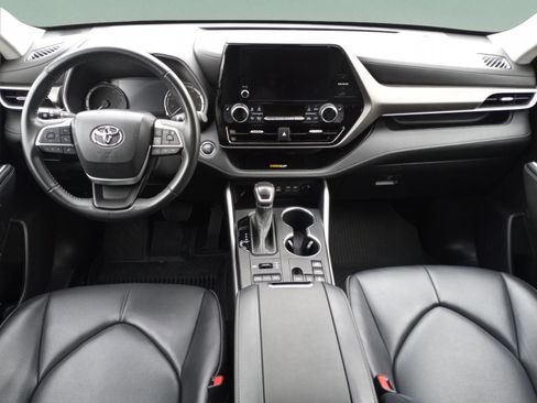 Used 2023 Toyota Highlander XLE image 10