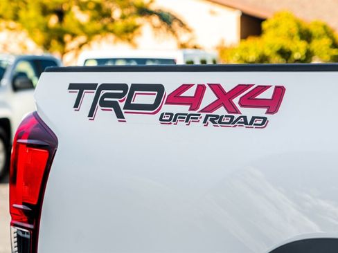 Used 2018 Toyota Tacoma TRD Off-Road image 15