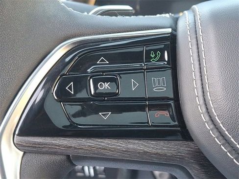 Used 2023 Jeep Grand Cherokee Overland w/ Luxury Tech Group IV image 23