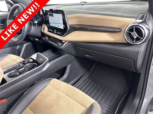 Used 2025 Chevrolet Equinox ACTIV w/ Safety and Technology Package image 30