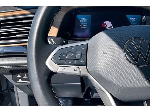 Used 2025 Volkswagen Atlas SE AWD/4WD image 11
