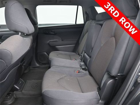 Used 2023 Toyota Highlander L image 27