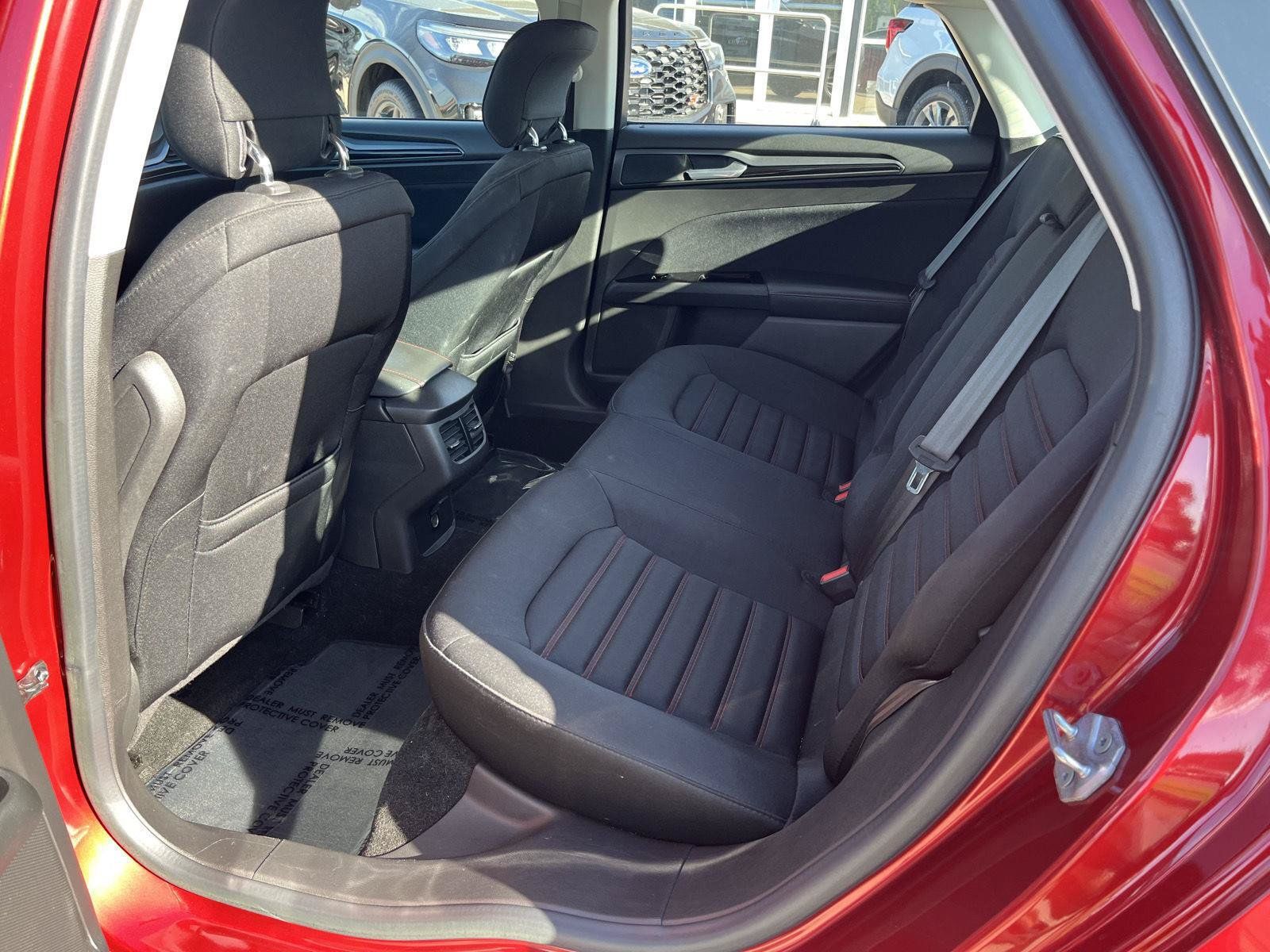 Used 2014 Ford Fusion SE FWD image 13
