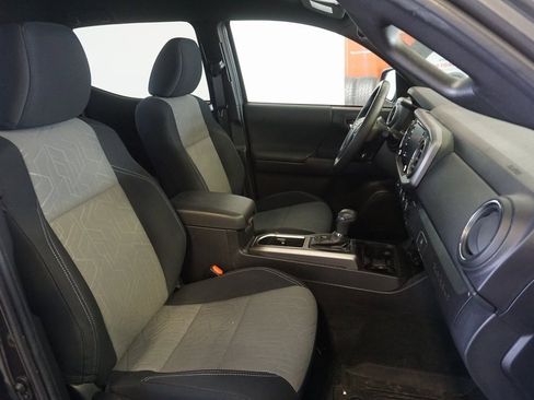 Used 2023 Toyota Tacoma TRD Sport image 19