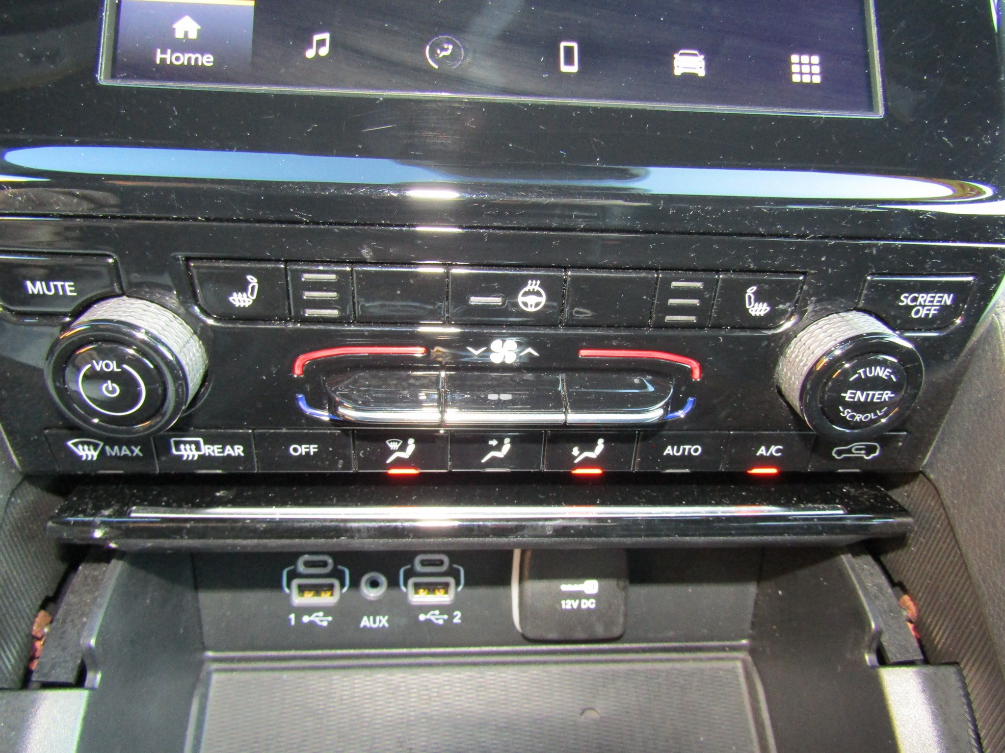 Used 2024 Jeep Grand Cherokee Altitude AWD/4WD image 32