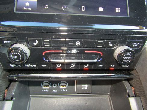 Used 2024 Jeep Grand Cherokee Altitude AWD/4WD image 32