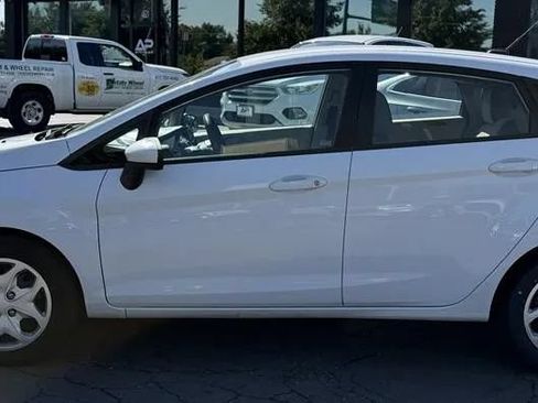 Used 2012 Ford Fiesta SE FWD image 7