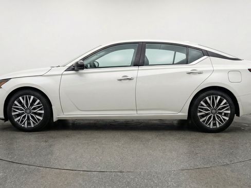 Used 2025 Nissan Altima 2.5 SV FWD image 5