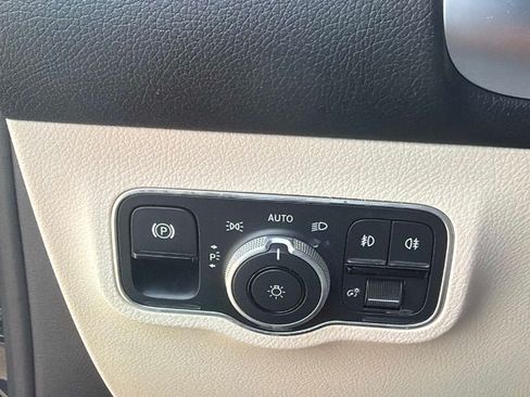 Used 2026 Mercedes-Benz GLB 250 image 28