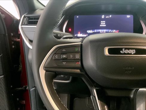 Used 2023 Jeep Grand Cherokee Altitude image 21