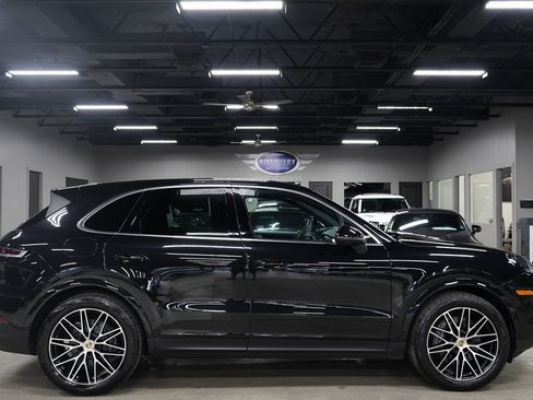 Used 2024 Porsche Cayenne AWD/4WD image 6