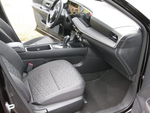 Used 2026 Nissan Kicks SR image 30