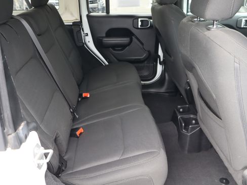 Used 2018 Jeep Wrangler Unlimited Sport S image 36