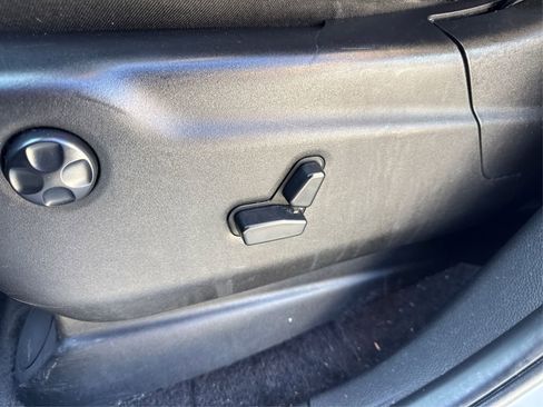 Used 2018 Jeep Grand Cherokee Limited image 25