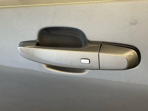 Used 2021 GMC Acadia SLE image 11