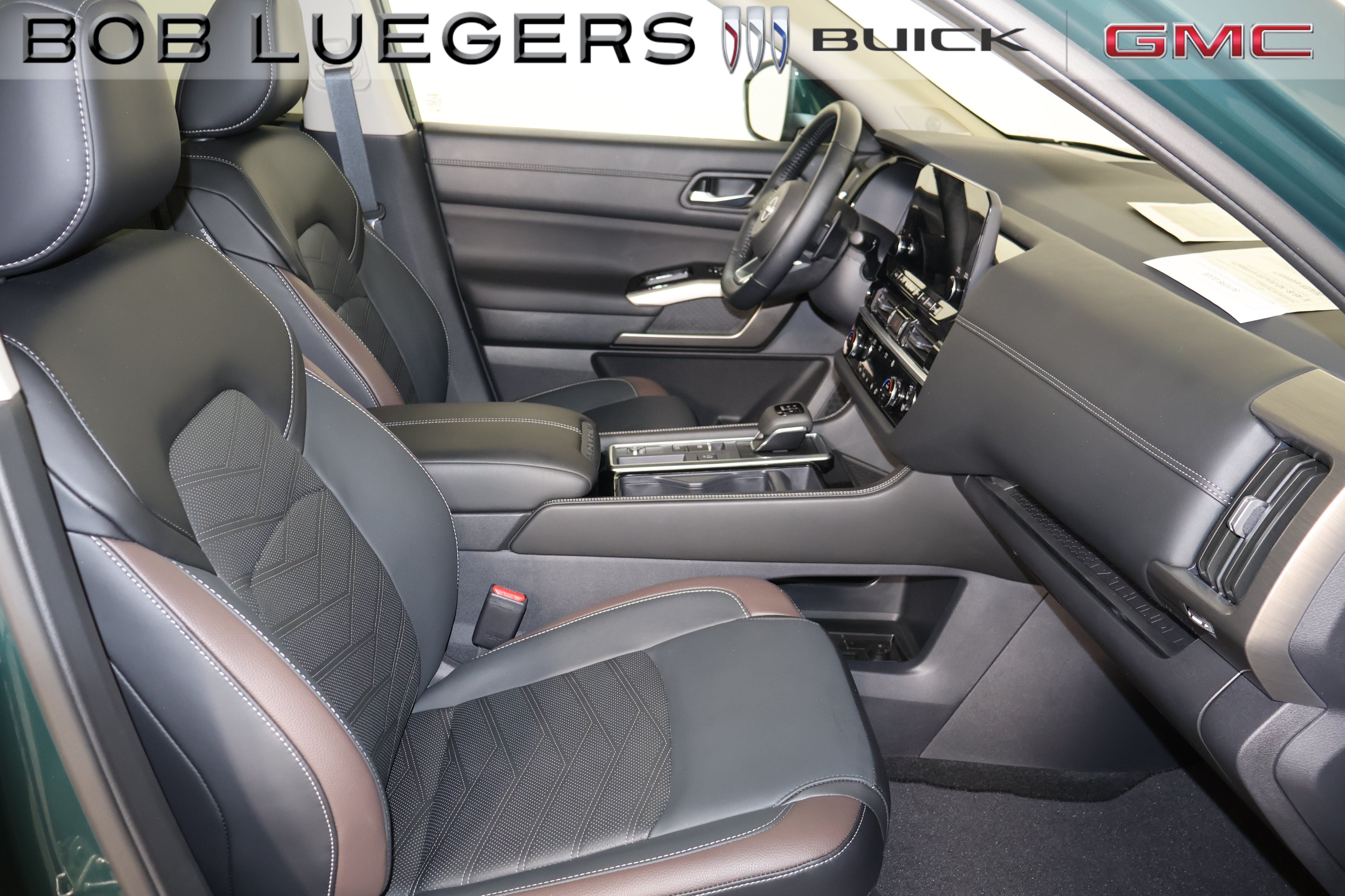 Used 2025 Nissan Pathfinder Platinum FWD image 20