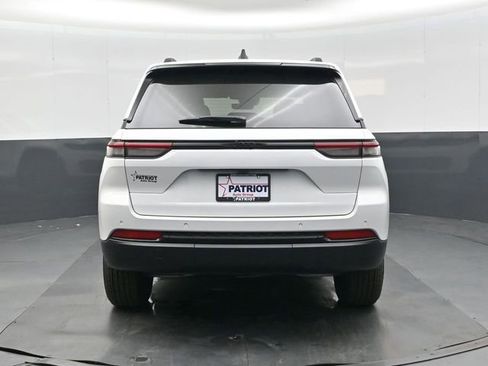 New 2025 Jeep Grand Cherokee Laredo image 5