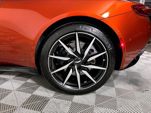 Used 2017 Aston Martin DB11 V12 RWD image 28