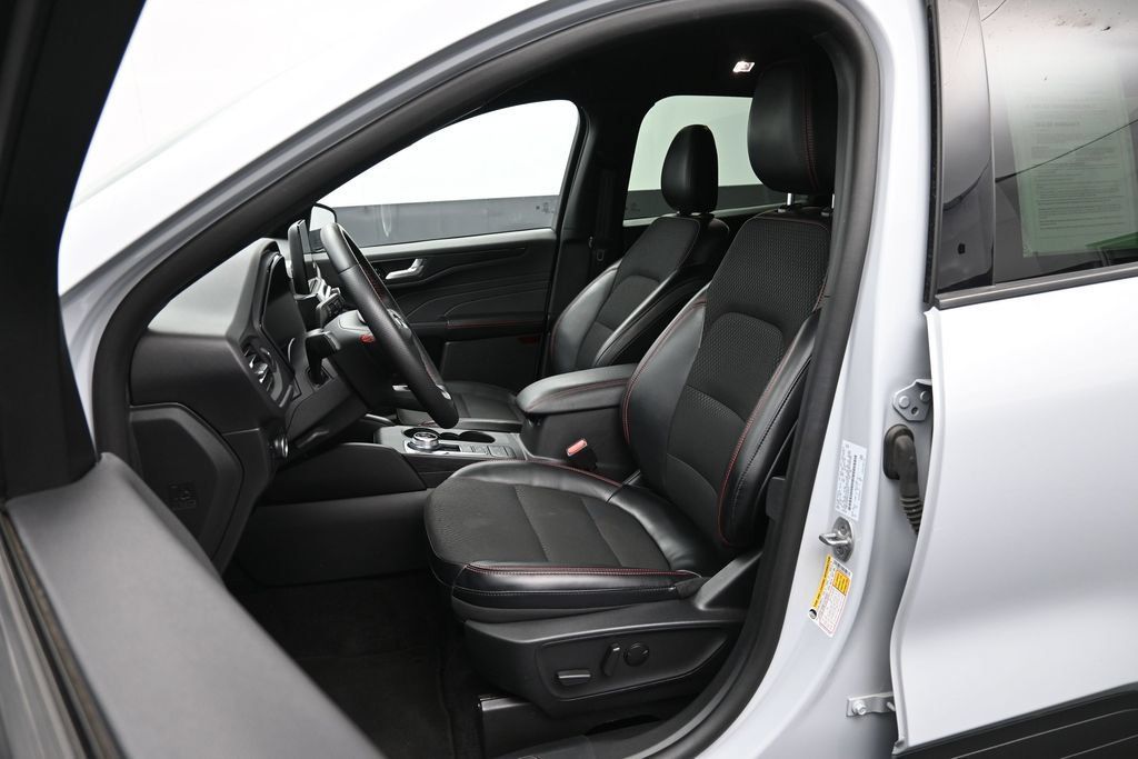 Used 2025 Ford Escape ST-Line Select AWD/4WD image 21