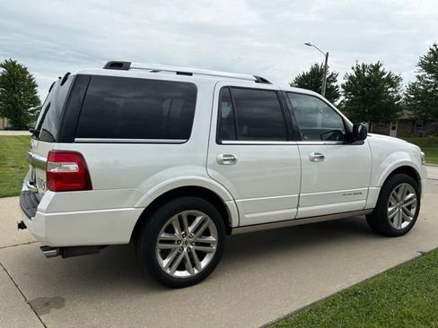 Used 2017 Ford Expedition Platinum AWD/4WD image 4