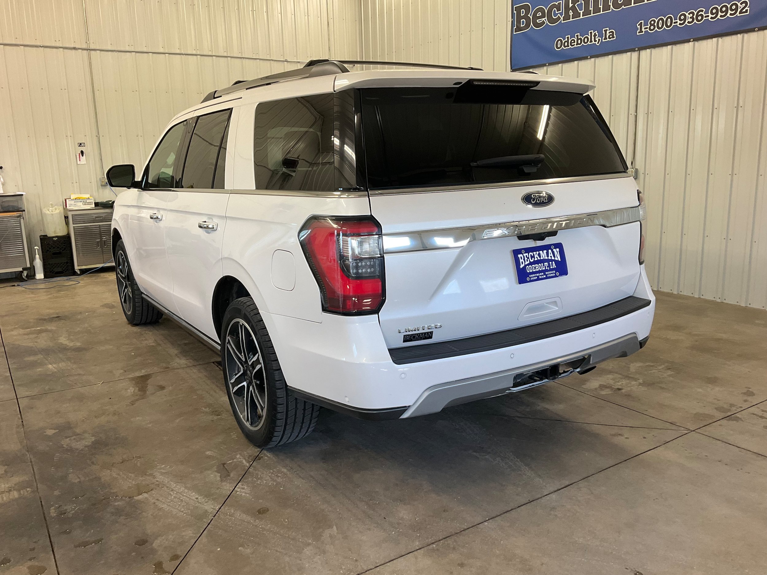 Used 2019 Ford Expedition Limited w/ Special Edition Package AWD/4WD image 3