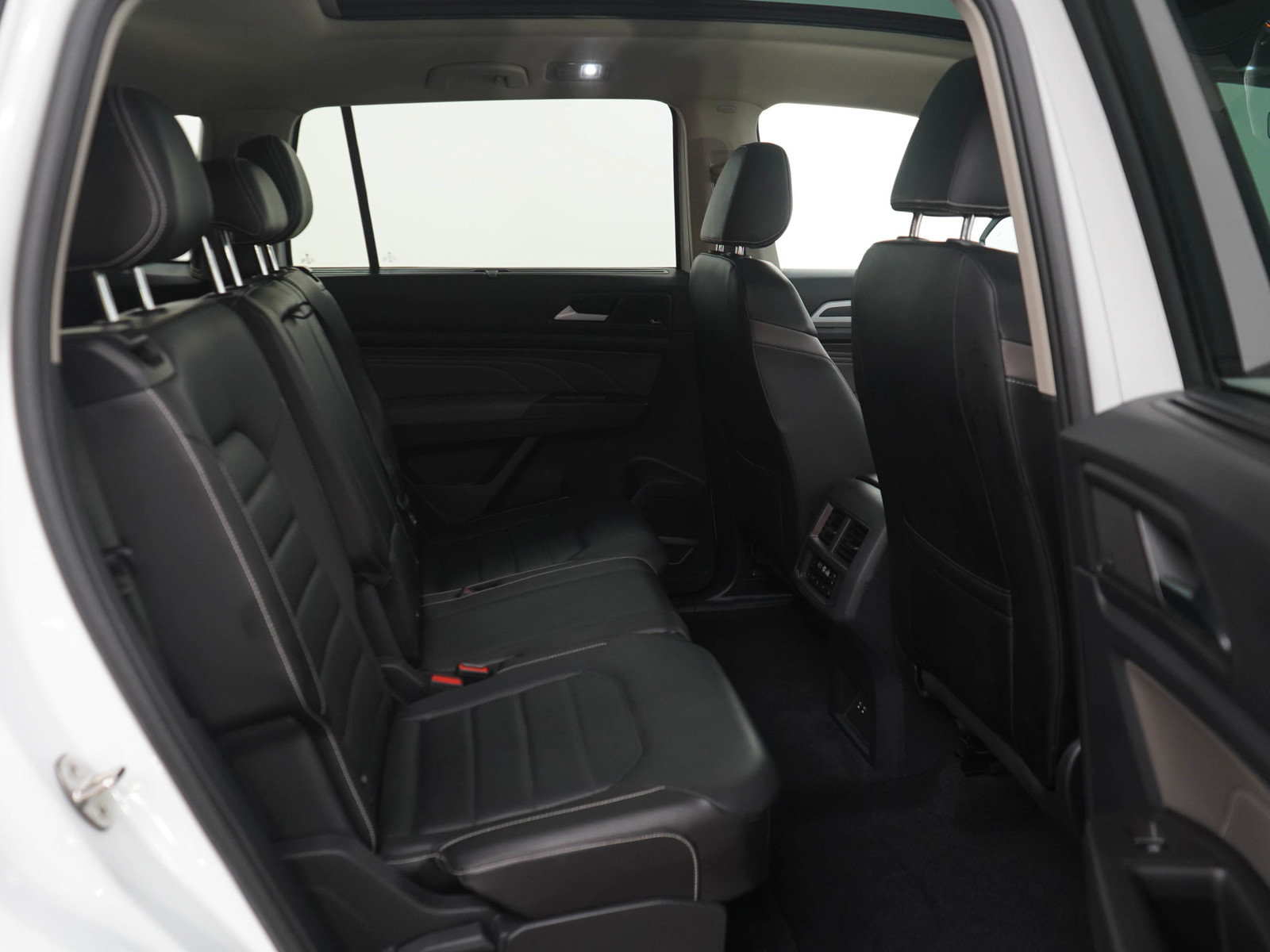 Used 2022 Volkswagen Atlas SEL R-Line AWD/4WD image 13
